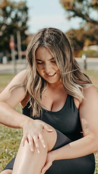 Diabetic suffereing knee pain that an Exercise Physiologist can help with